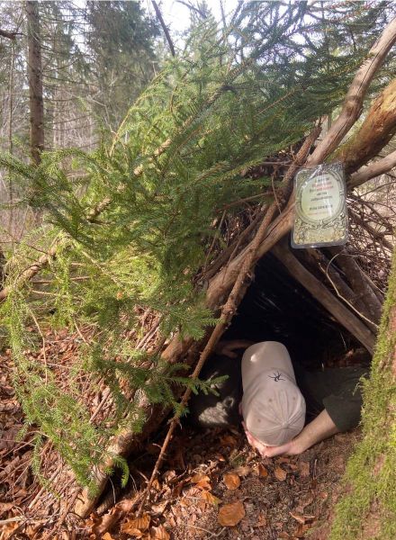 Wildnis Basis Kurs - Wildnisschule Bayern - Hütte bauen
