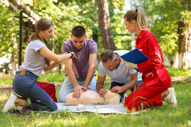 Erste Hilfe Outdoor Kurs - Wildnisschule Bayern - Jetzt anmelden